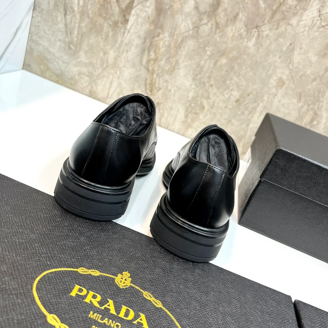 Original order quality: P580 Brand: PRADA (Prada) Standard code: Men's size 38/44 (45 can be customized) Grade: Same style as the official website High-quality men's shoes Material: Original cowhide Water-dyed cowhide lining Rubber outsole Style categories: Men's fashionable formal leather shoes Slip-on men's shoes series Young fashion European and American trends British style Top luxury Color: Actual picture